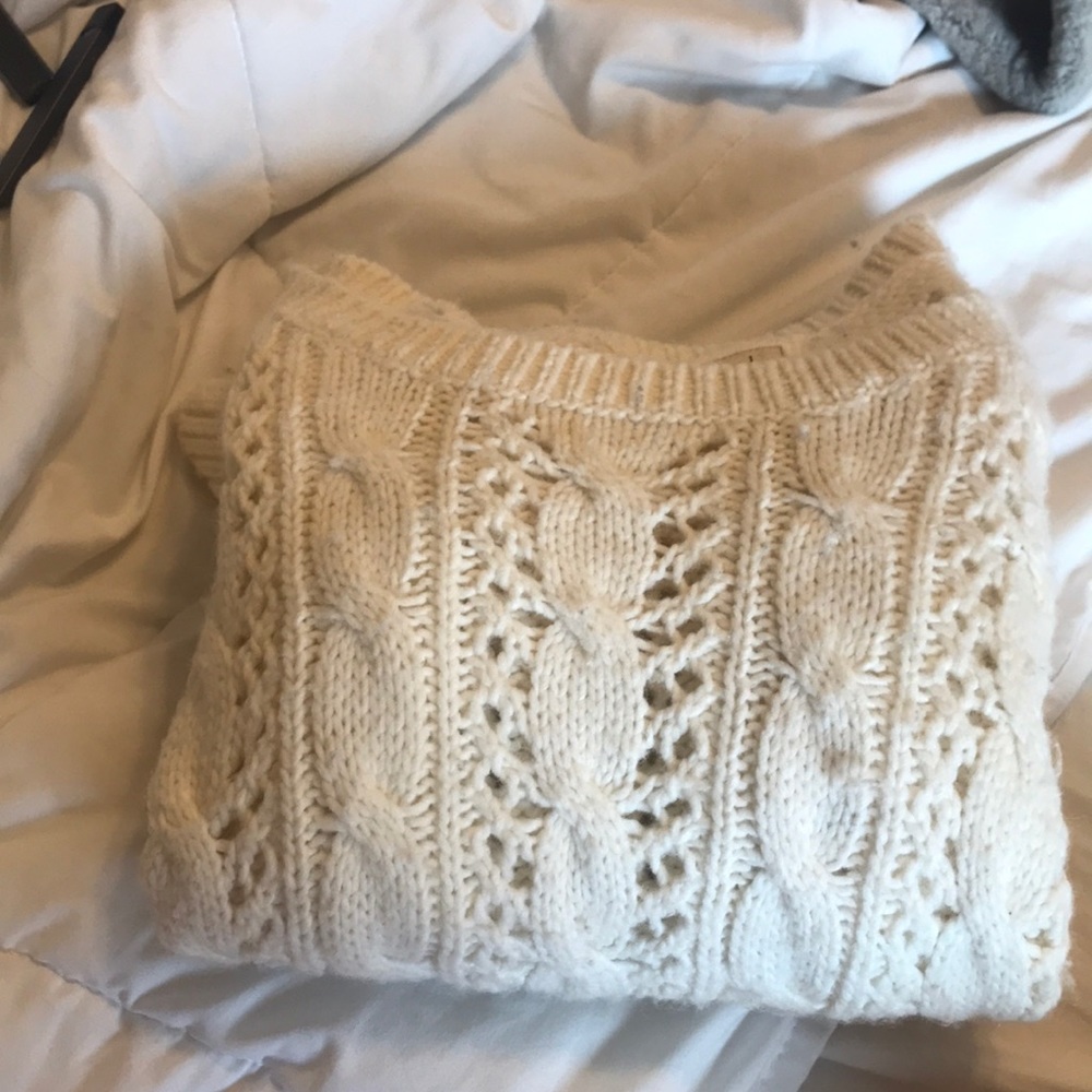 Hollister off white chunky cable knit crop sweater